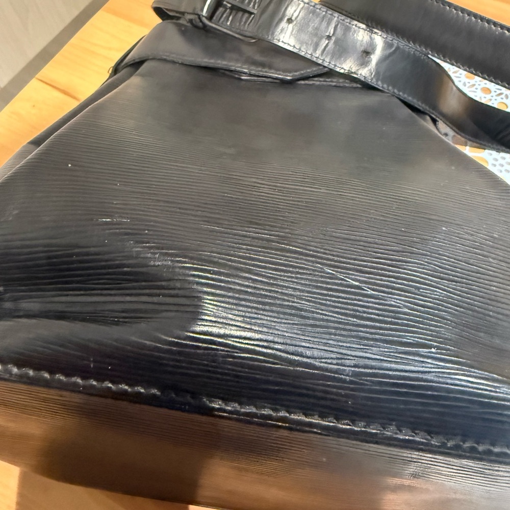 Louis Vuitton Black Men's Bag - Picture 6 of 7